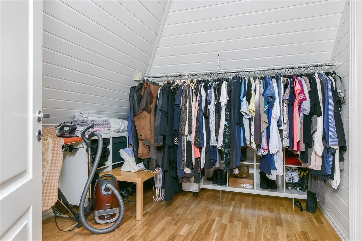 Soverom 4 har direkte adkomst til et romslig walk-in-closet. Galleribilde