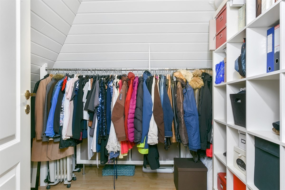Soverom 4 har direkte adkomst til et romslig walk-in-closet. Galleribilde