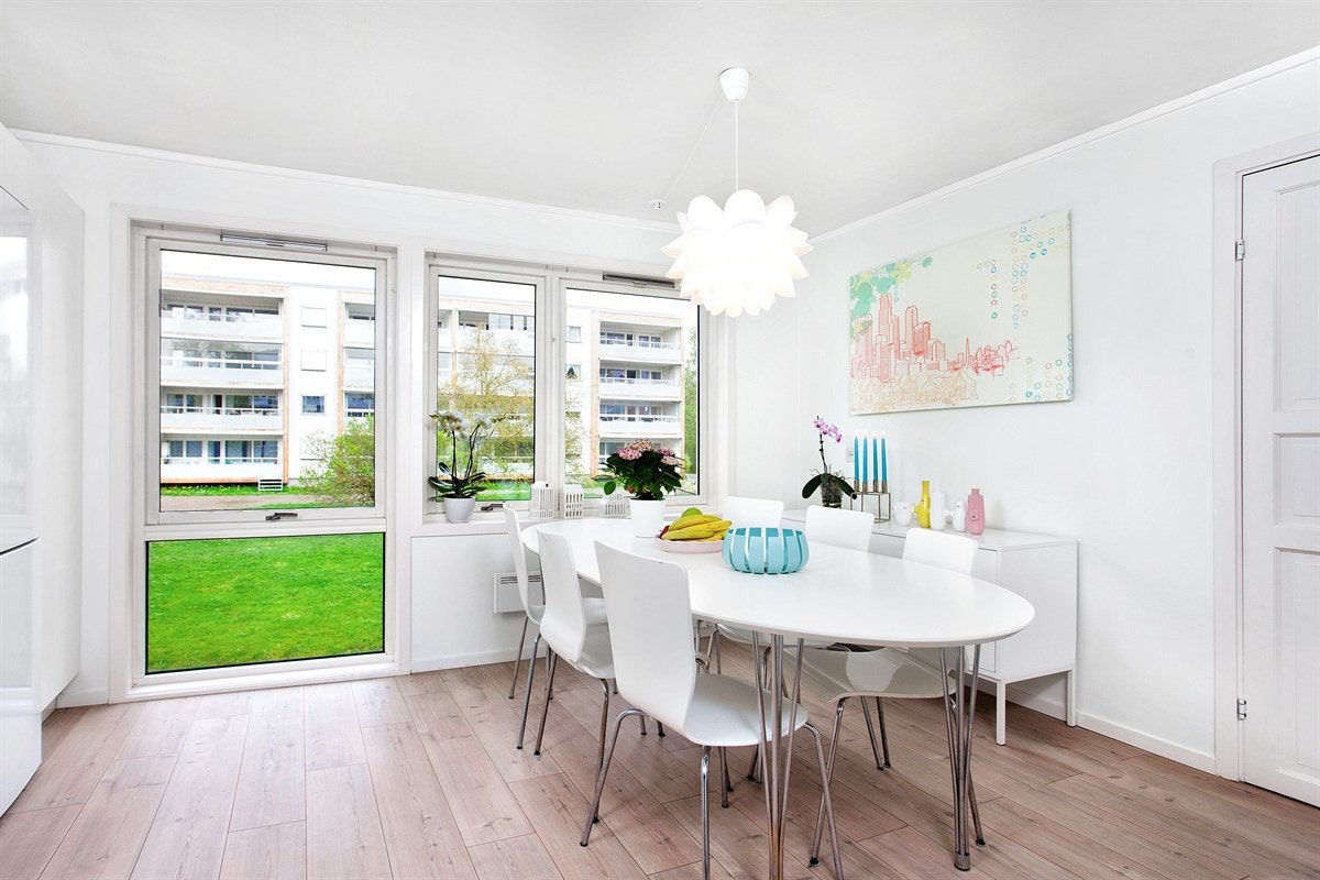 Hyggelig utsyn mot bakgården. Galleribilde