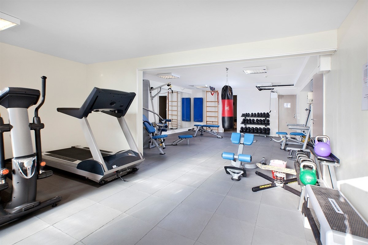 Borettslaget har eget trimrom og egen kafe til sine beboere. Galleribilde