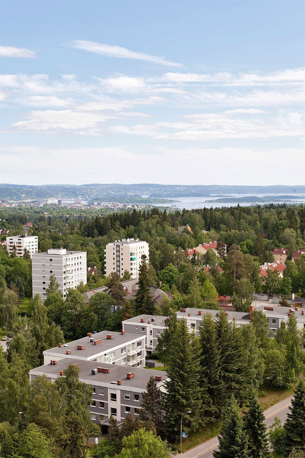 På taket er det en stor fin felles takterrasse med utsikt over byen. Galleribilde