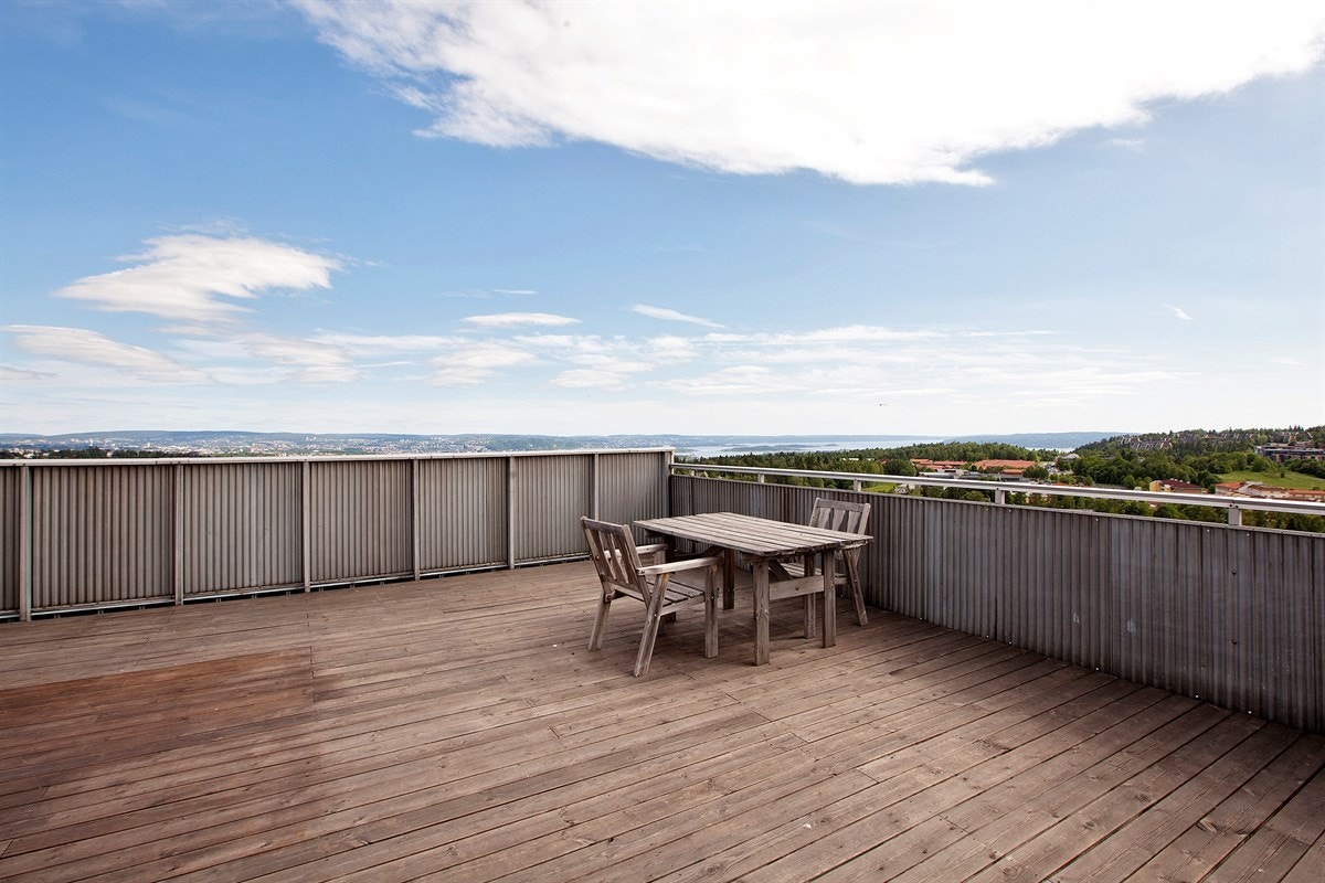 På den felles takterrassen kan du nyte tidlig og sen sommersol. Galleribilde