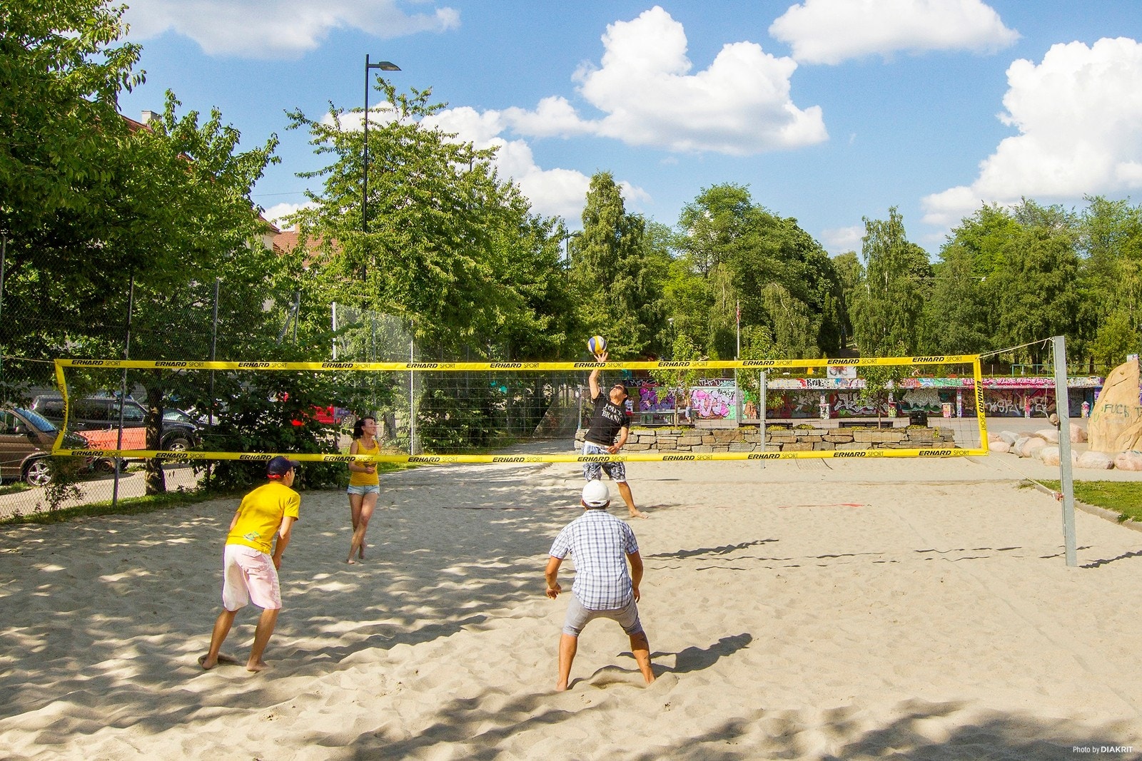 Torshovparken ikke langt unna leiligehten med volleballbane, tuftepark, basket og minigolf. Galleribilde