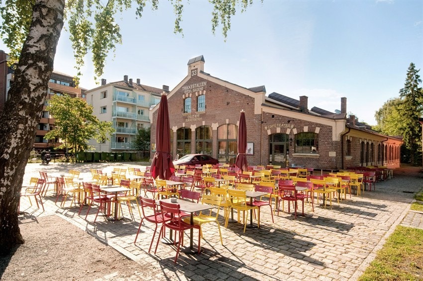 Nærområdet byr på en rekke aktivitetsmuligheter med flere restauranter, kafèer kino og teater i nærheten. Galleribilde
