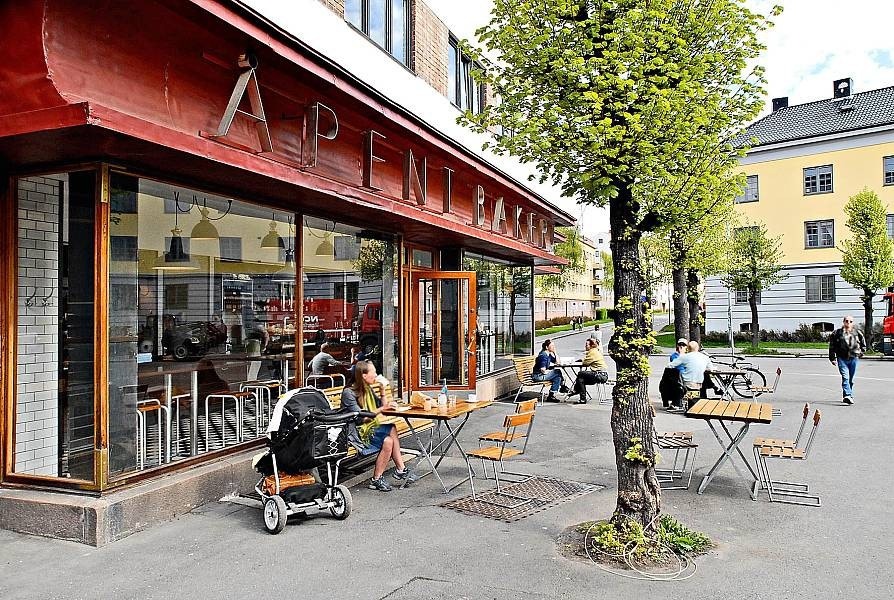 Et rikholdig tilbud like utenfor døren. Deriblant velkjente Åpent bakeri og Kaffebrenneriet, restauranter, kino og teater. Det er også en rekke muligheter for takeaway i nærområdet. Galleribilde