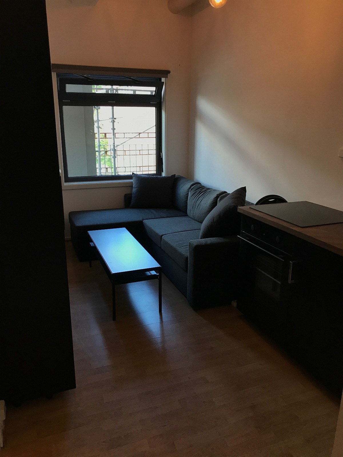 Møblene er optimalisert for leiligheten, og det er god plass til oppbevaring og skap Galleribilde