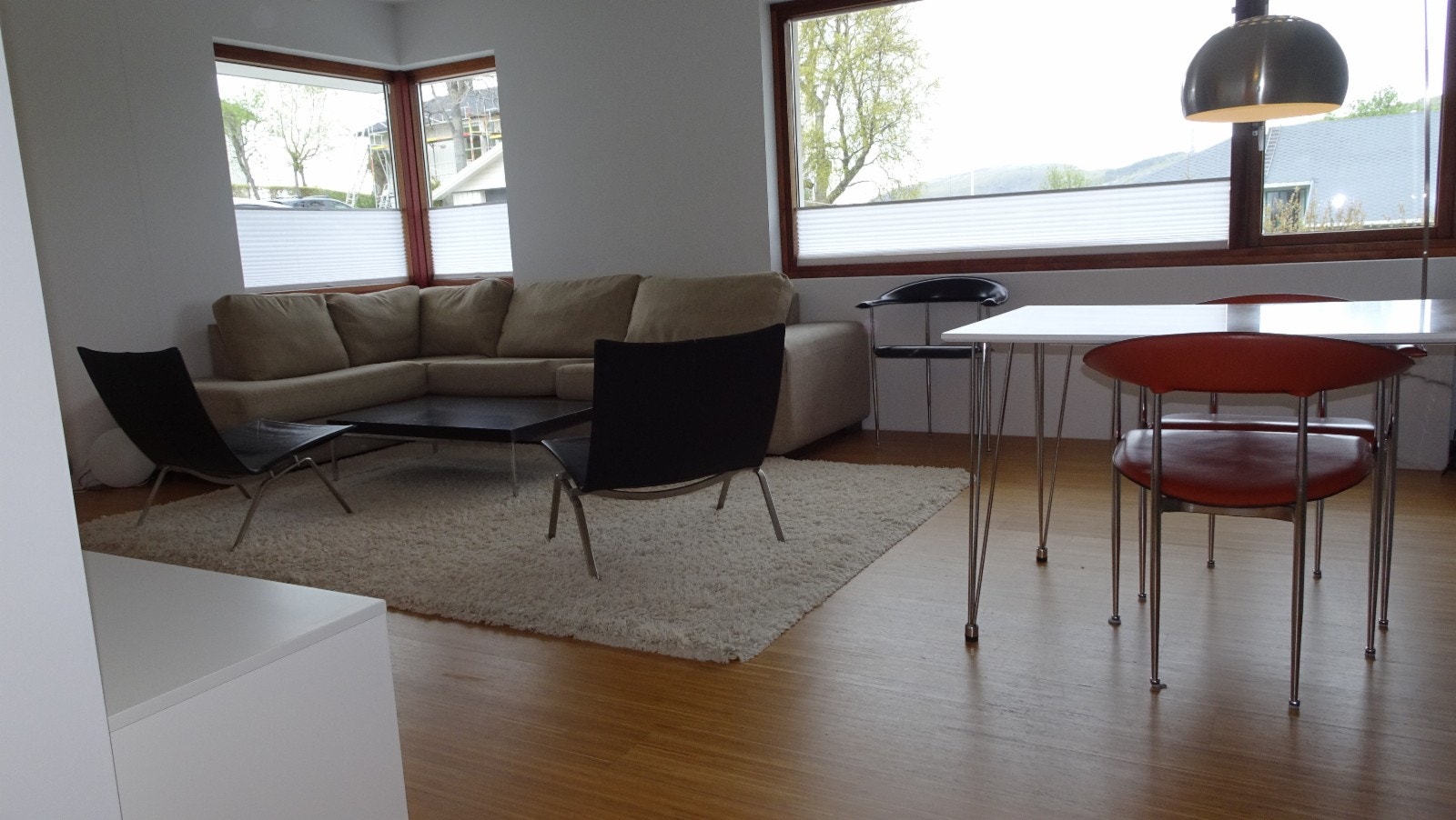 Stor sofa med chaiselong Galleribilde