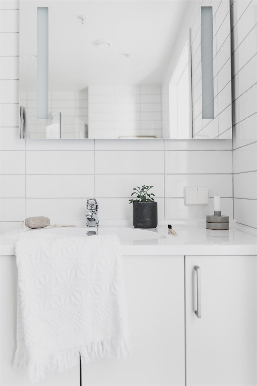 Det er varme i gulv, opplegg for vaskemaskin og vannkoblingsrør for rør-i-rør system. Galleribilde