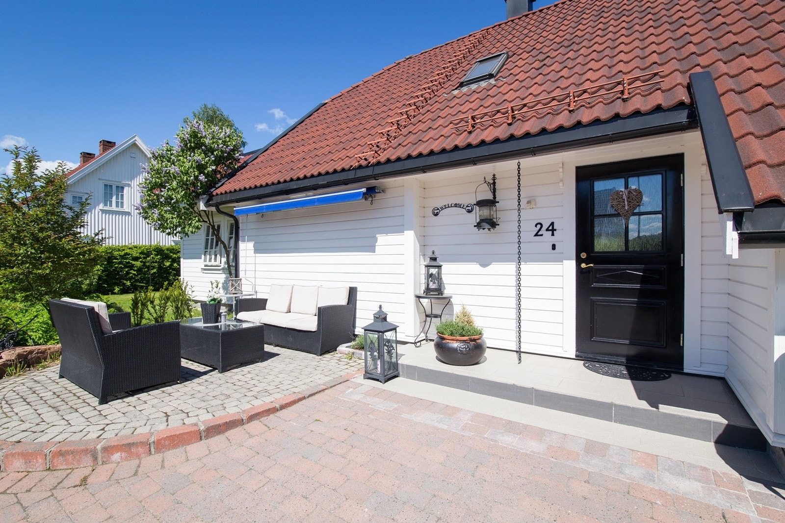 Koselig inngangsparti med fin sitteplass Galleribilde