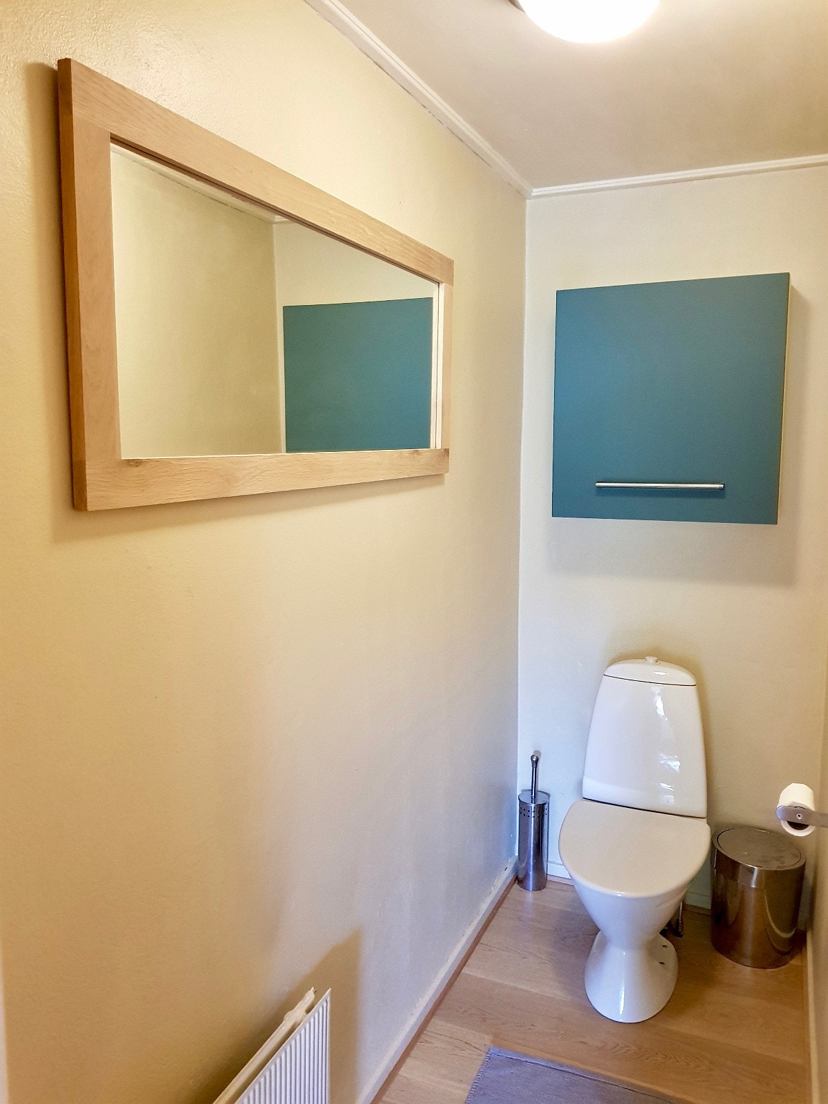 Pent og praktisk toalettrom Galleribilde
