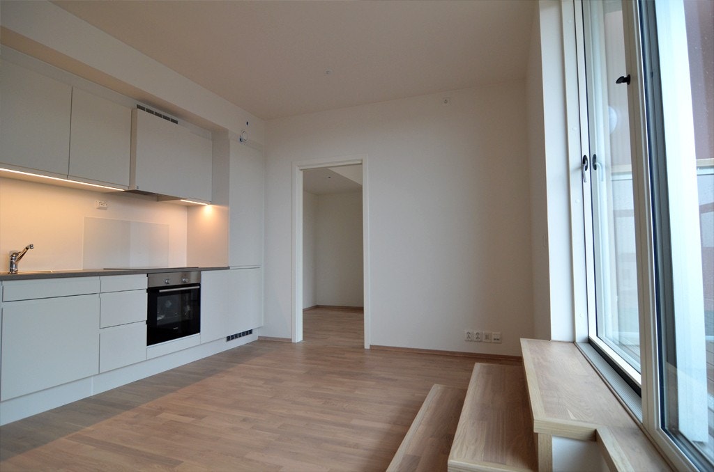 Kjøkken / Stue med utgang til balkong med fin utsikt Galleribilde