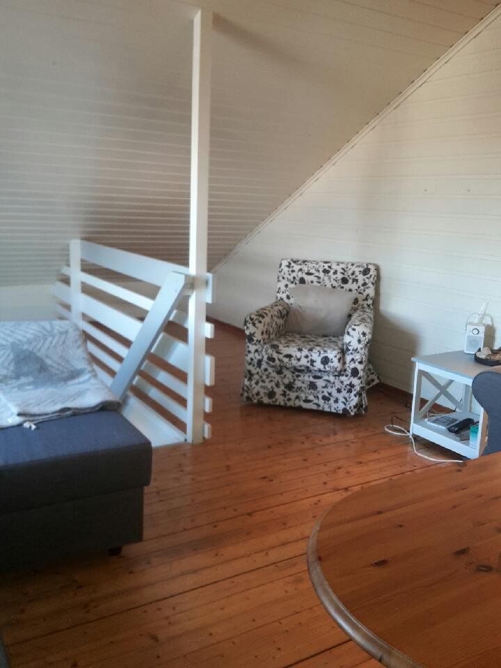 Kosekrok på hemsestuen, her er det skråtak, men også mye plass Galleribilde