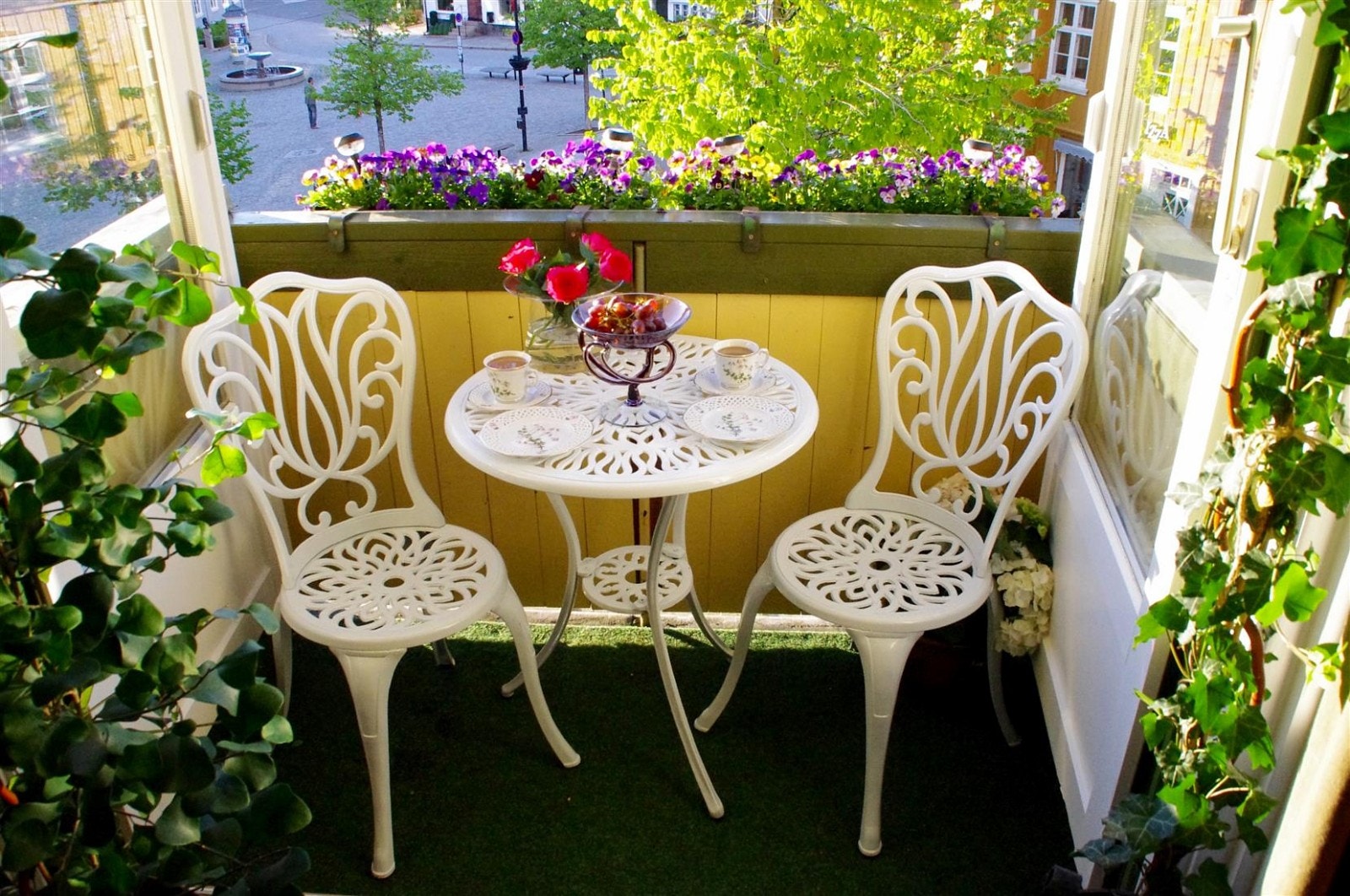 Nyt en god kopp kaffe i nydelige omgivelser. Galleribilde