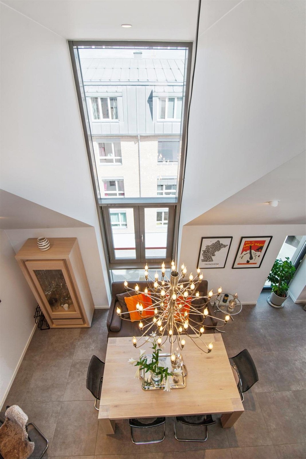 Fantstiak høyde under taket. Galleribilde