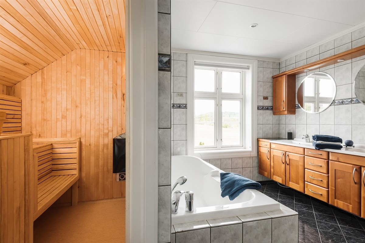 Badstuen ligger i tilknytning til badet Galleribilde