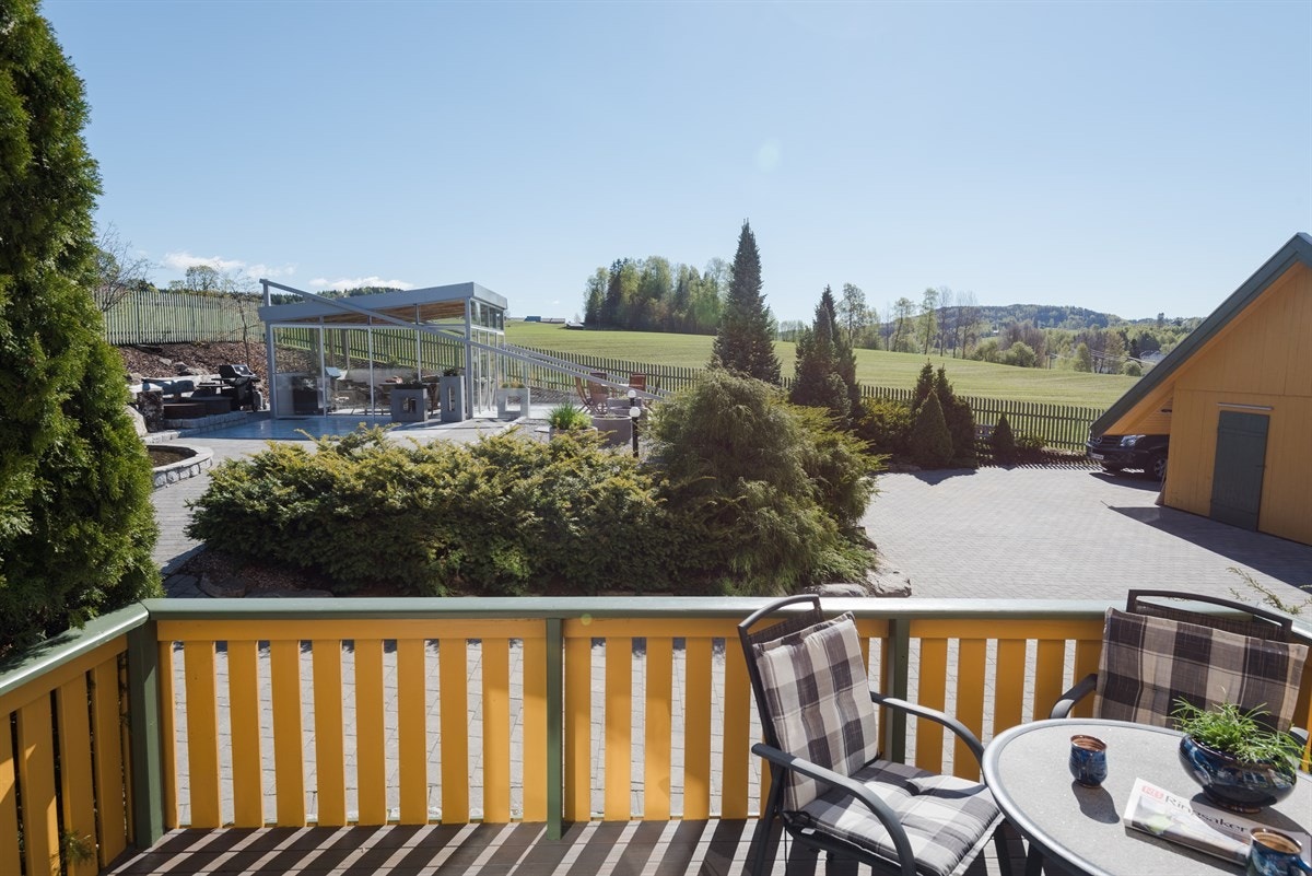 Frokostterrasse med utgang direkte fra kjøkken Galleribilde
