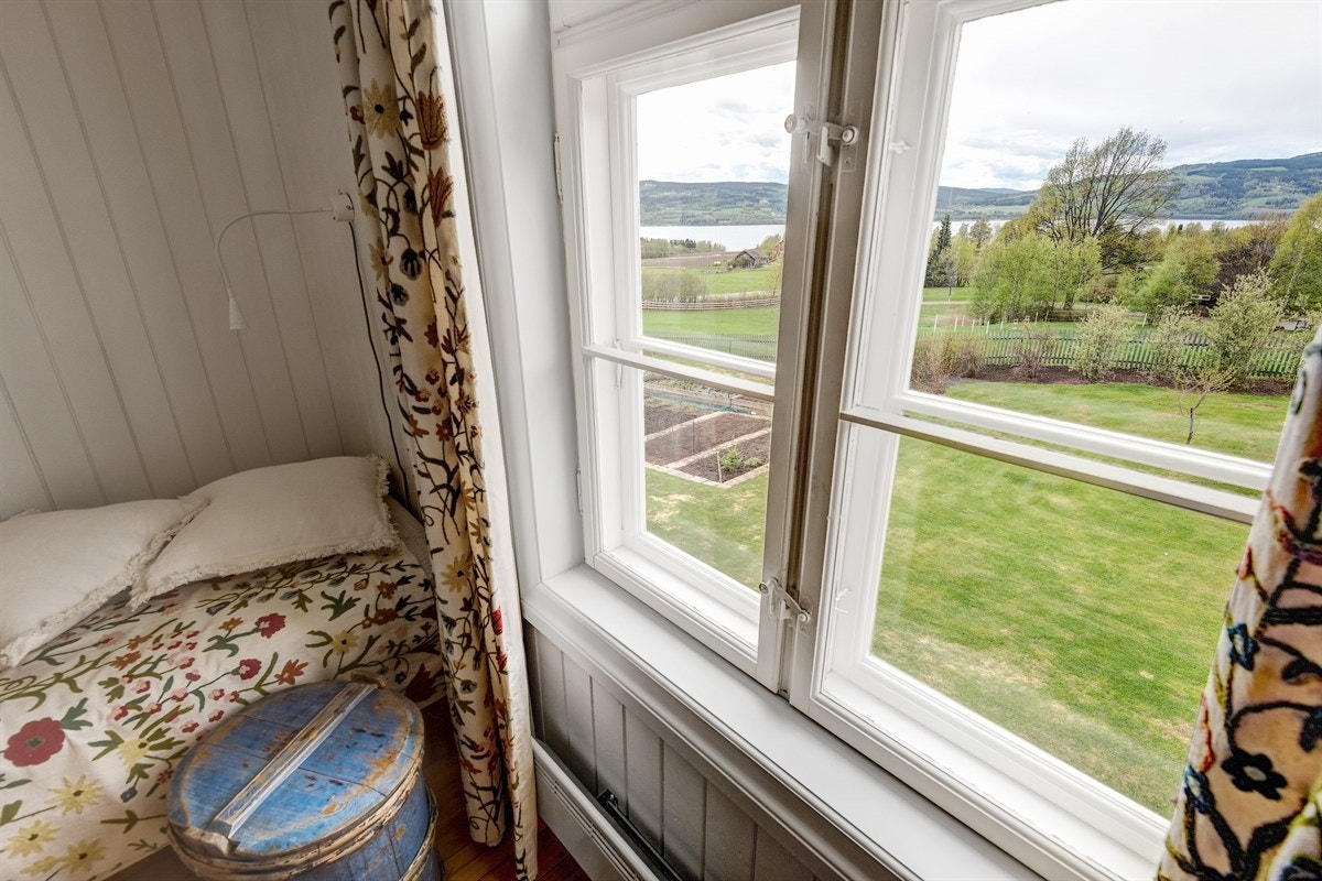 Flott utsyn fra soveromsvindu Galleribilde