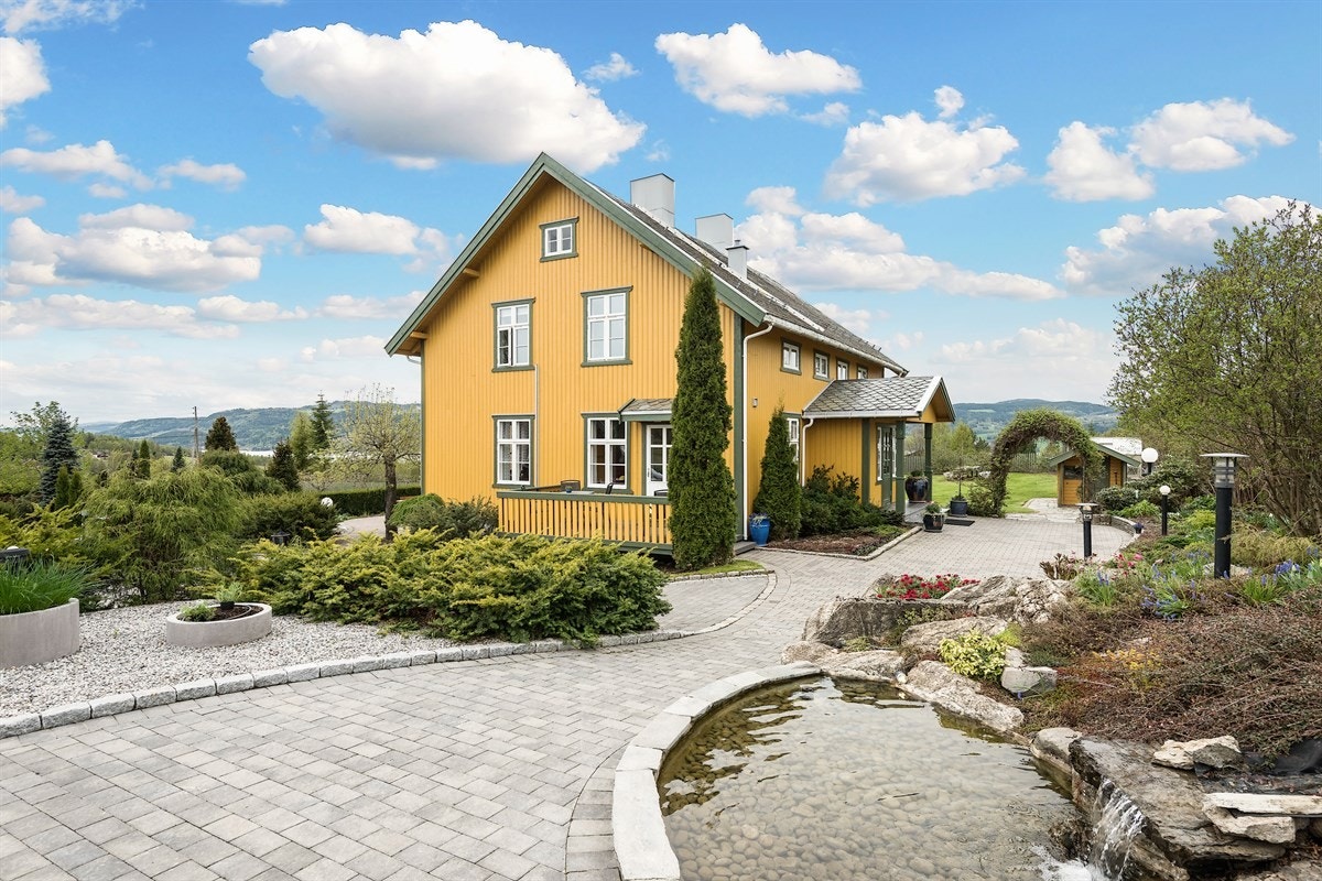 Steinbelagt gårdsplass Galleribilde