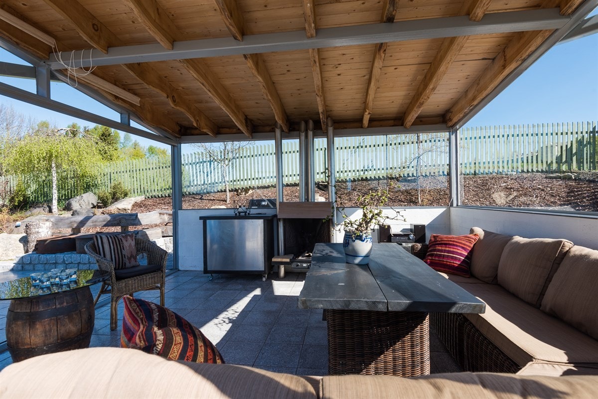 Utvendlig glasstue med gasspeis Galleribilde