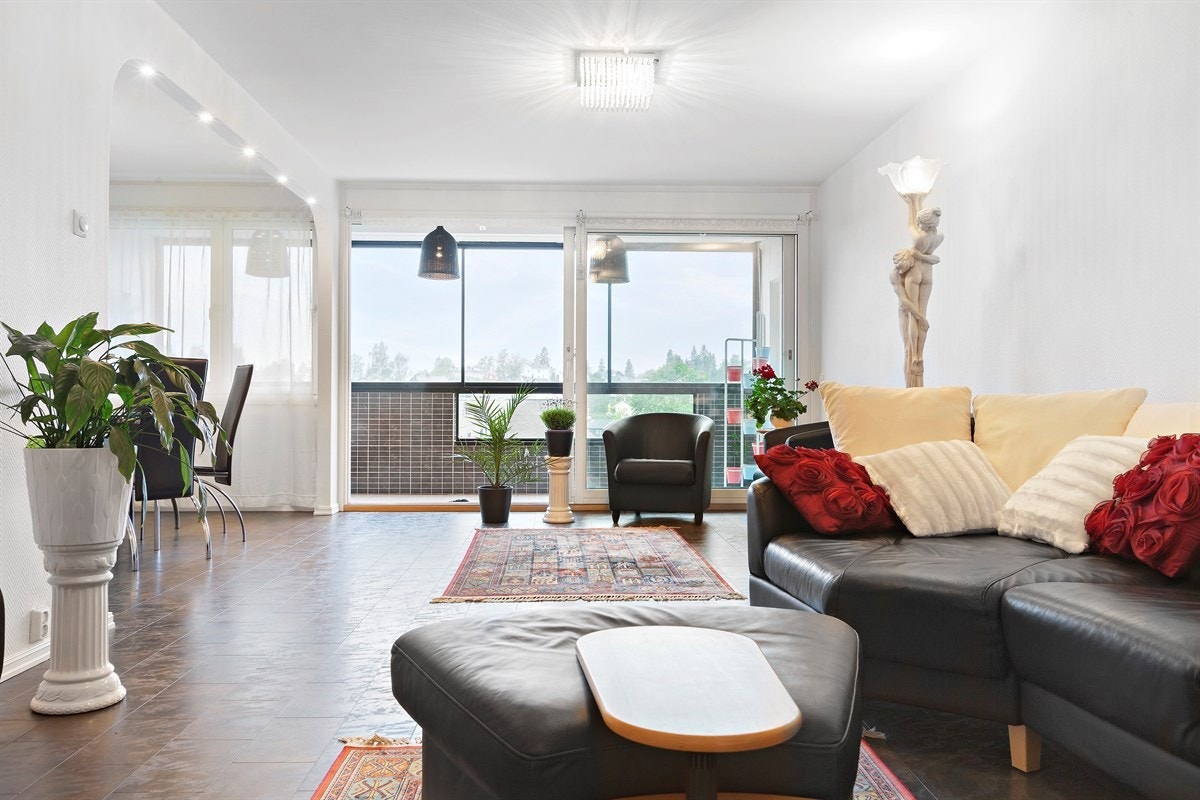 Boligen har en arealeffektiv planløsning med blant annet romslig stue, 3 soverom, kjøkken og separat bad - og toalettrom Galleribilde