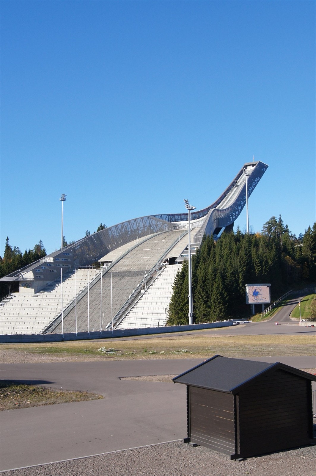 Holmenkollen finner du kun et kort biltur unna Galleribilde