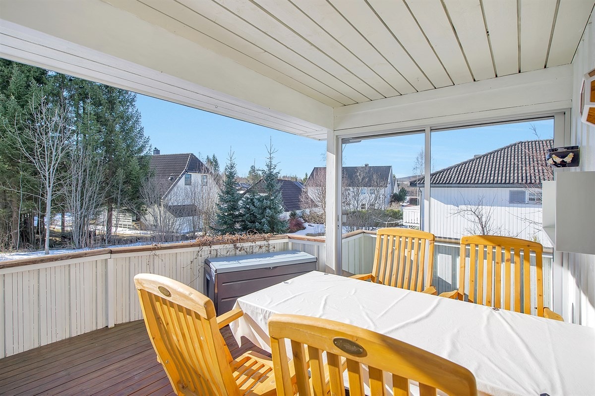 Stor terrasse med flotte solforhold Galleribilde