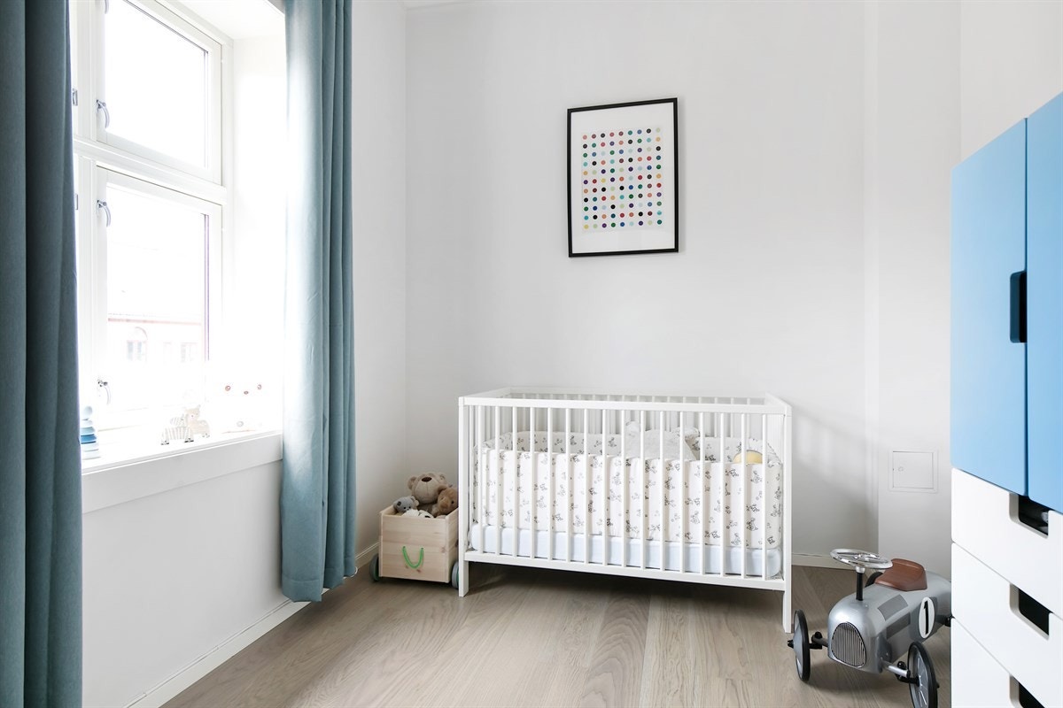 Soverom II, koselig og lyst soverom, perfekt som barnerom, gjesterom eller kontor. Galleribilde