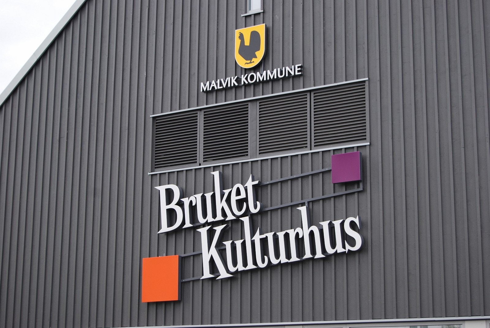 Bruket kulturhus i Hommelvik sentrum. Galleribilde
