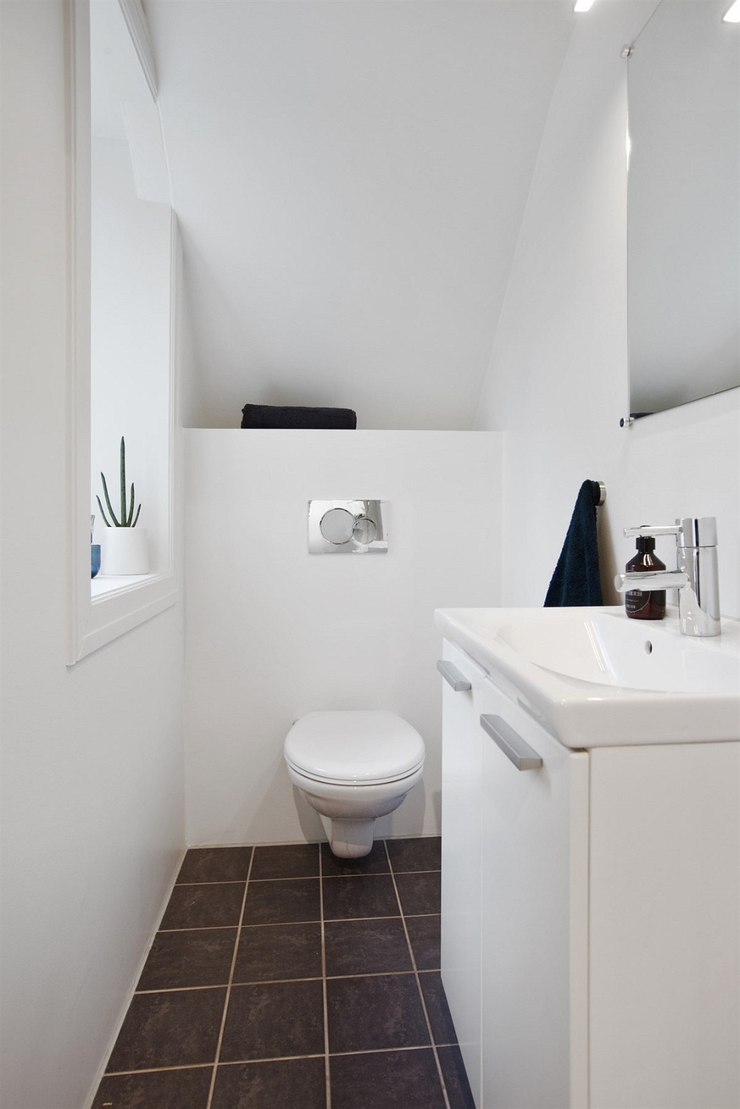 Wc-rommet ligger i første etasje og er direkte tilknyttet gangen Galleribilde