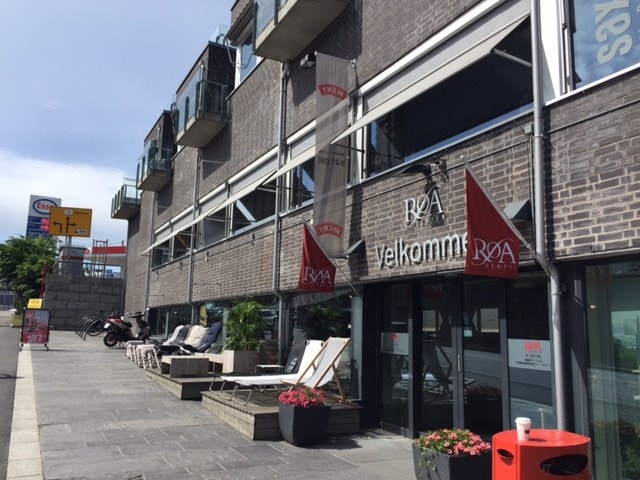 Røa senter med matbutikker, pol, apotek, parfymeri, Posten m.m. Galleribilde