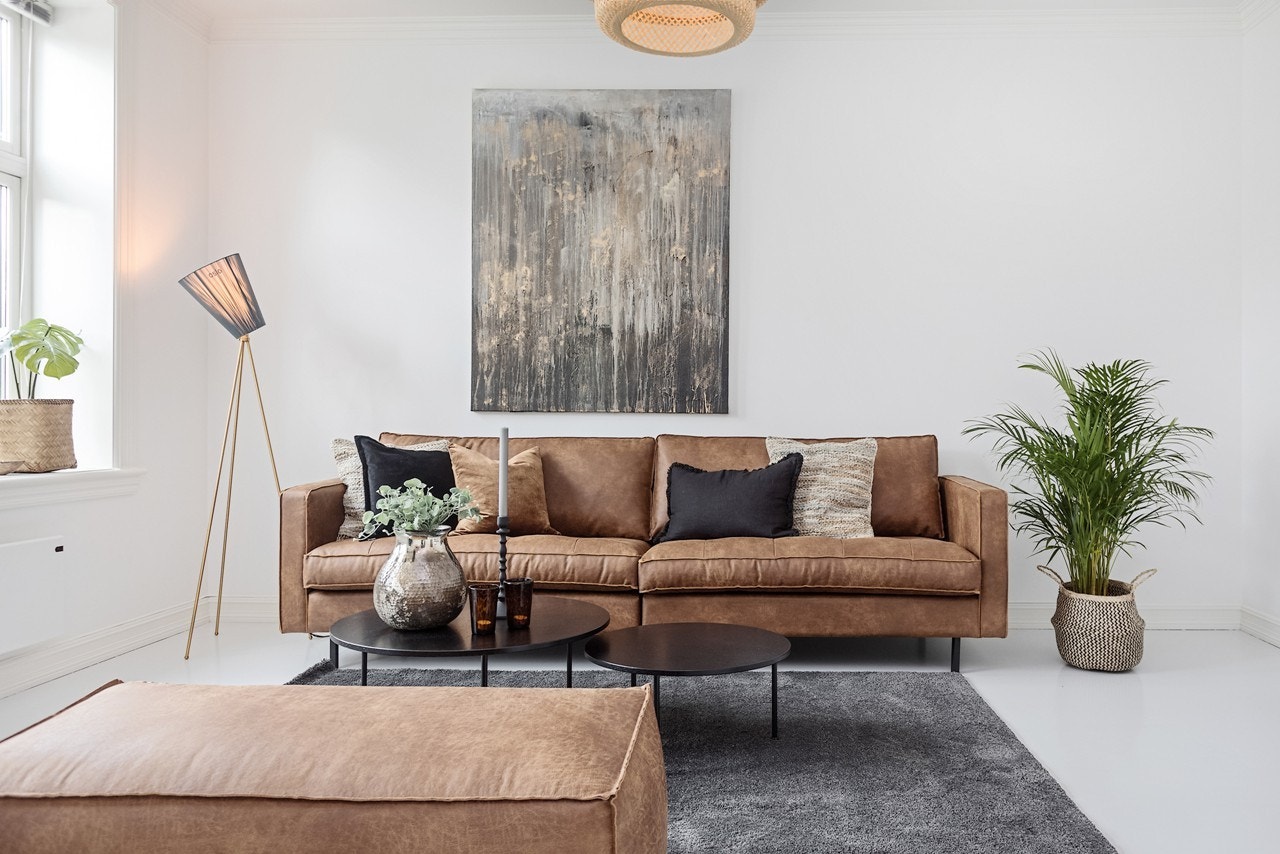 Du vil få gleden av en romslig stue med store arealer for møblering og en herlig takhøyde Galleribilde