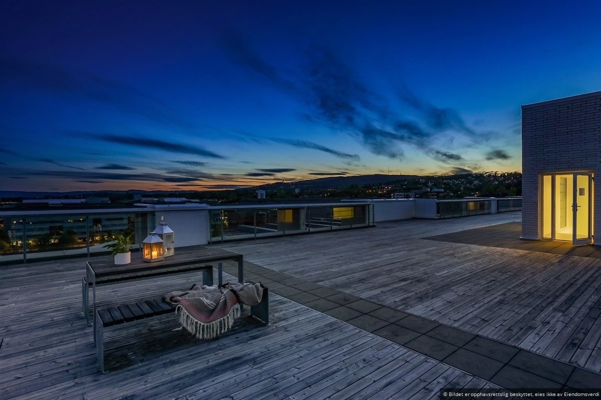 Kveldsstemning fra takterrasse. Galleribilde