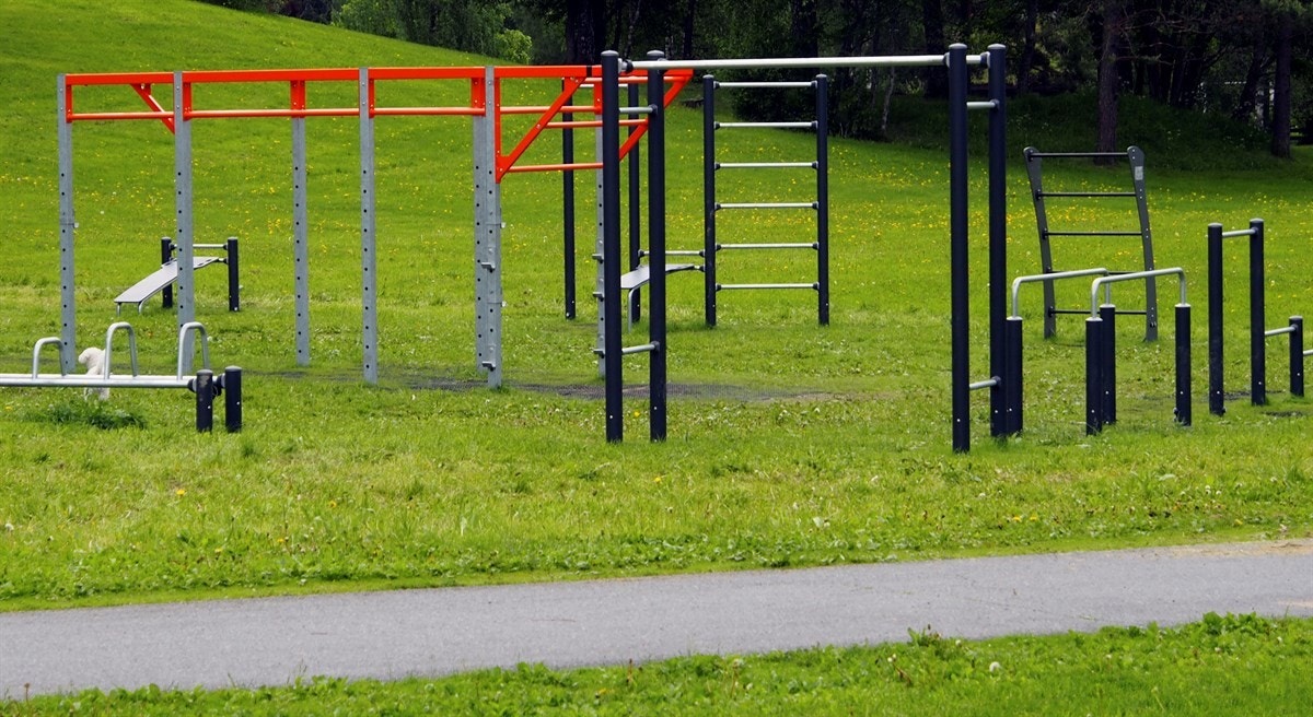 Utendørs treningspark (tuftepark) satt opp i Mærradalen i 2017 (Selgers private bilde) Galleribilde