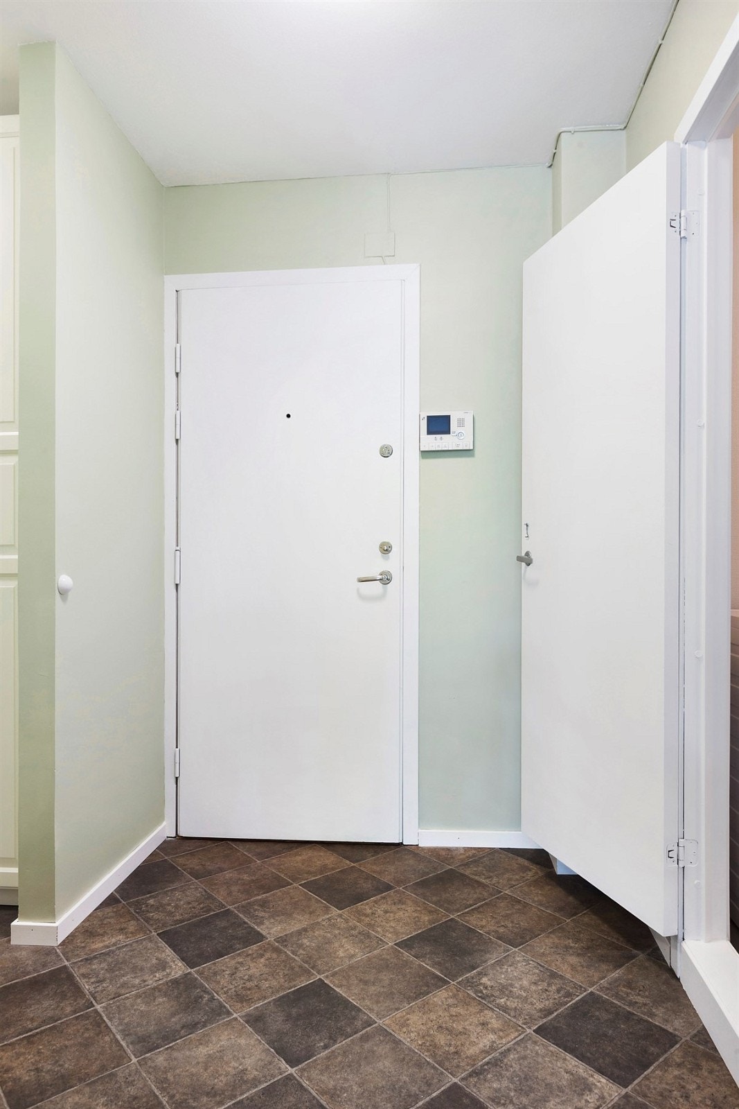 I entréen har man callinganlegg med kamera installert av borettslaget i 2012/13 Galleribilde