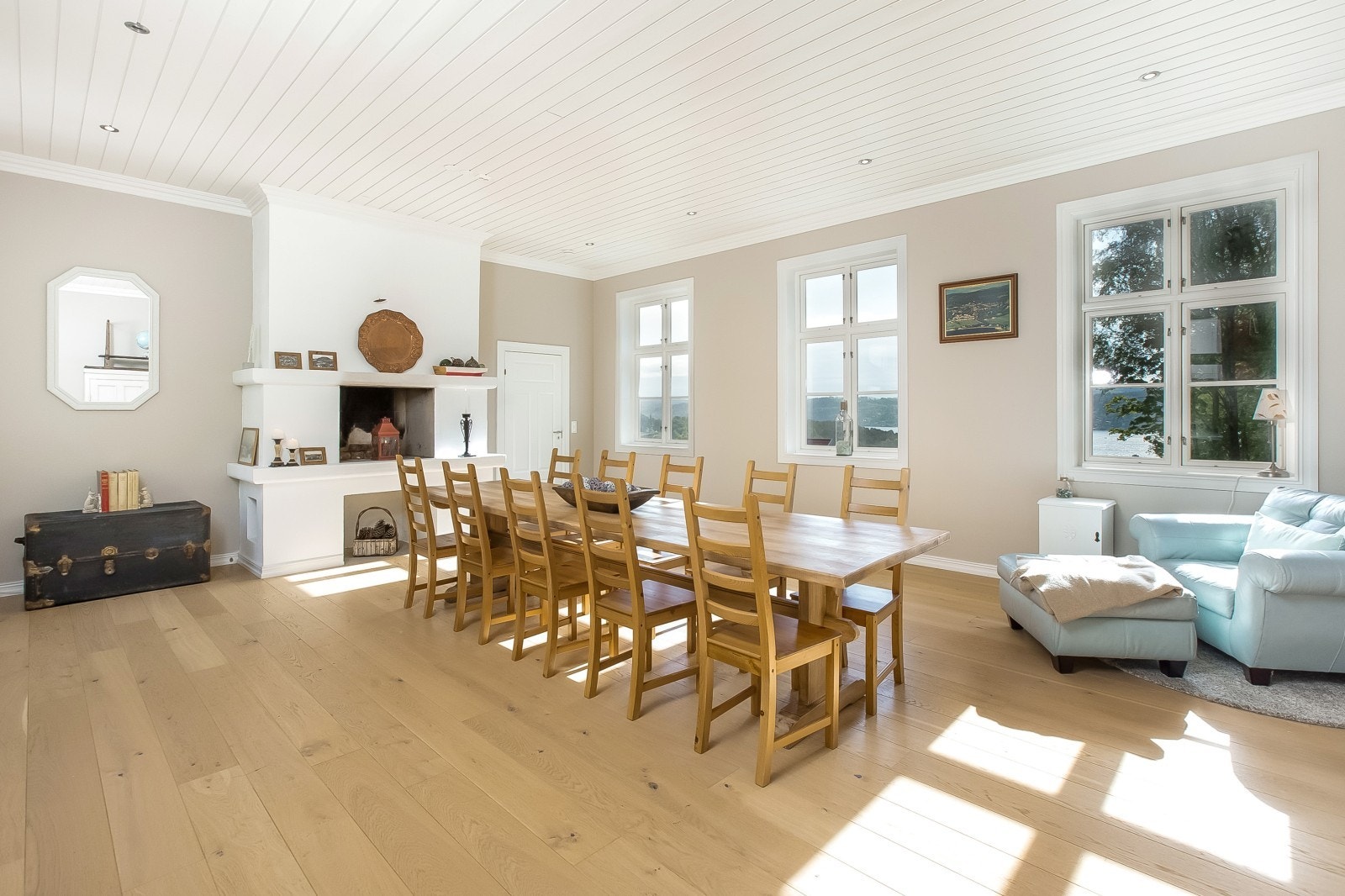 Stor stue - legg merke til peisen Galleribilde