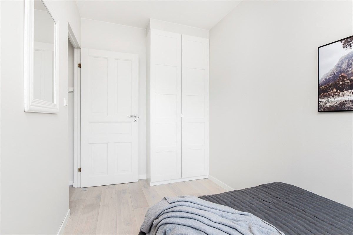 Soverom 2 - skap Galleribilde