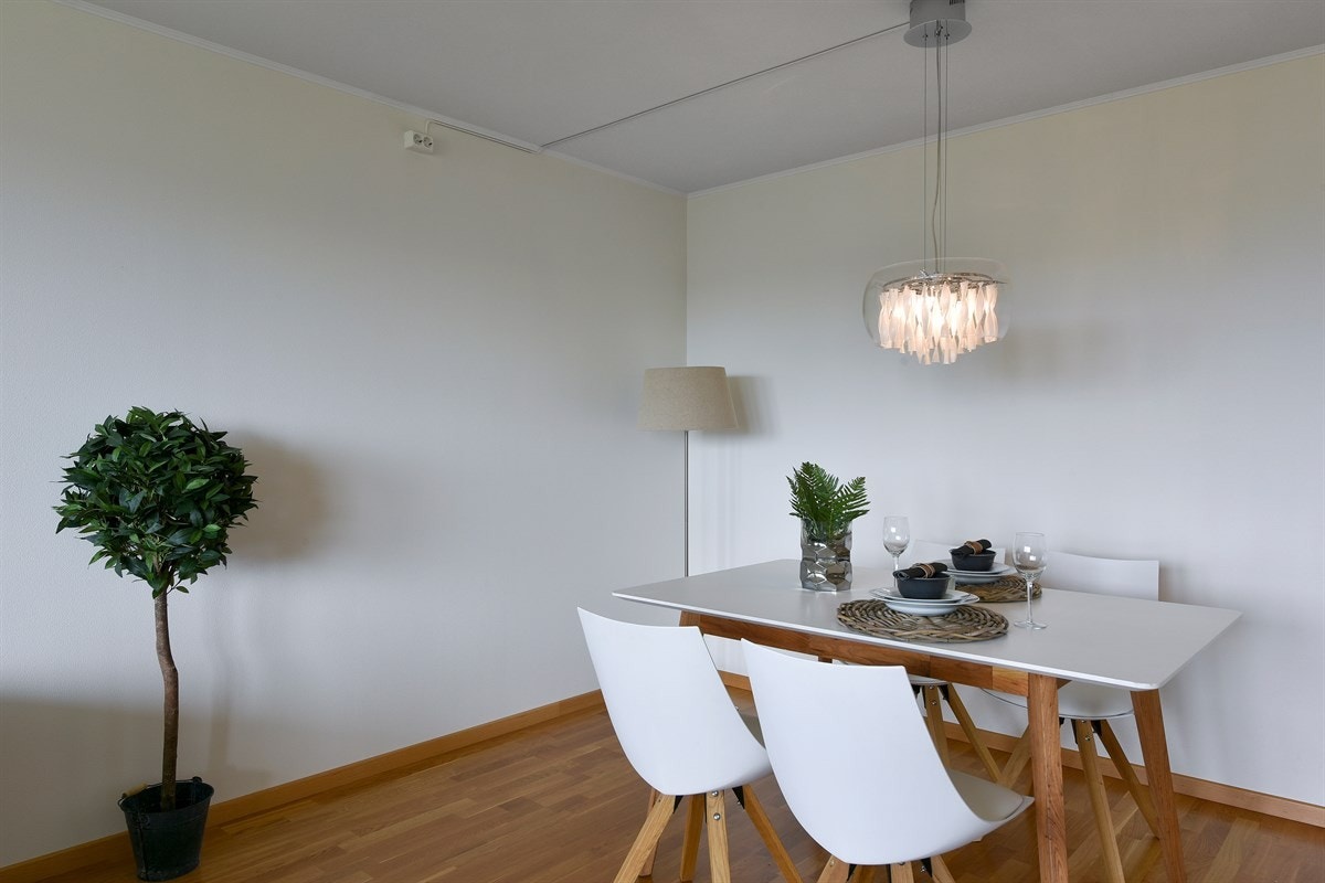 Det er også god plass for spisestuemøblement. Galleribilde