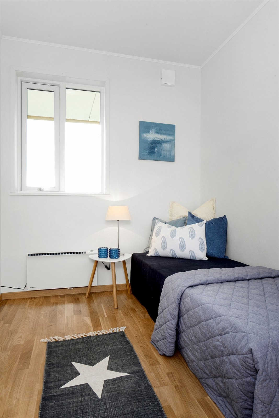 Soverom 2 med tilhørende garderobeløsning. Galleribilde