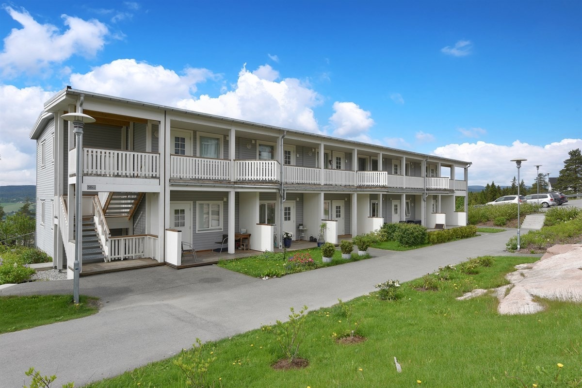 En kort kjøretur unna ligger også Lier stadion med flerbrukshall, flere fotballbaner, tennisbaner, sandvolleyballbaner og bane for frisbeegolf. Galleribilde