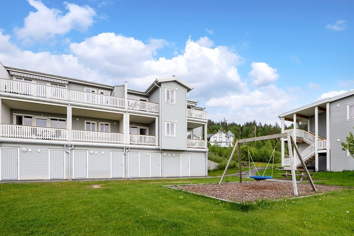 På felleseiendommen er det etablert en liten lekeplass. Galleribilde