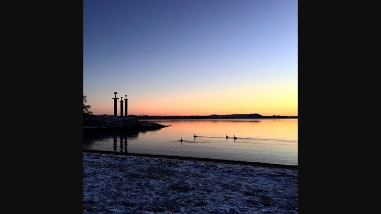Møllebukten og Tre Sverd i nærområdet Galleribilde