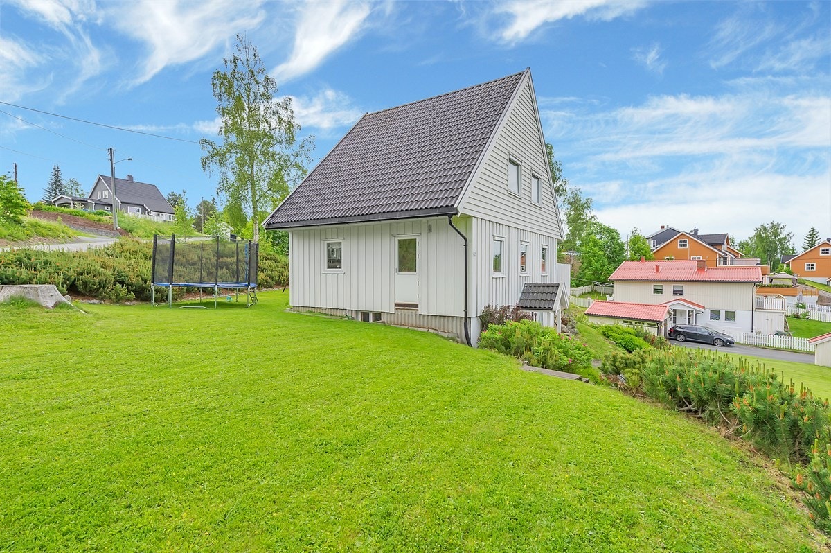 Utgang fra kjøkken rett ut i hagen Galleribilde