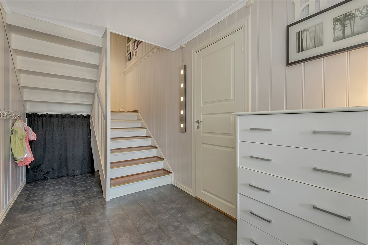 Innbydende entre med gulvvarme Galleribilde