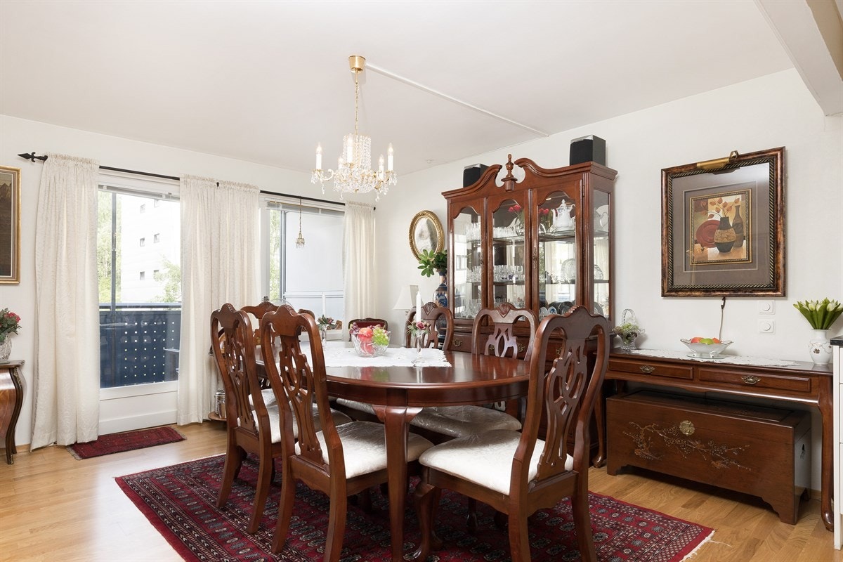 Samle familie og venner, god plass rundt bordet ved de hyggelige anledningene. Galleribilde