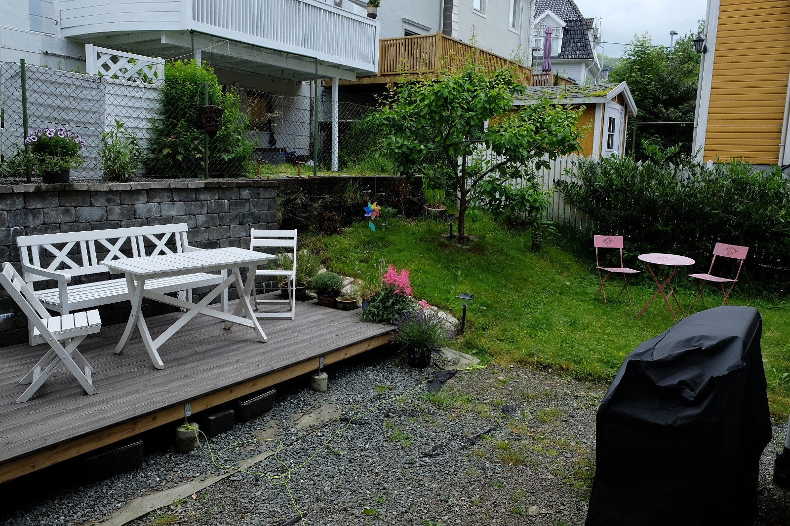 Bakhage med morgensol Galleribilde