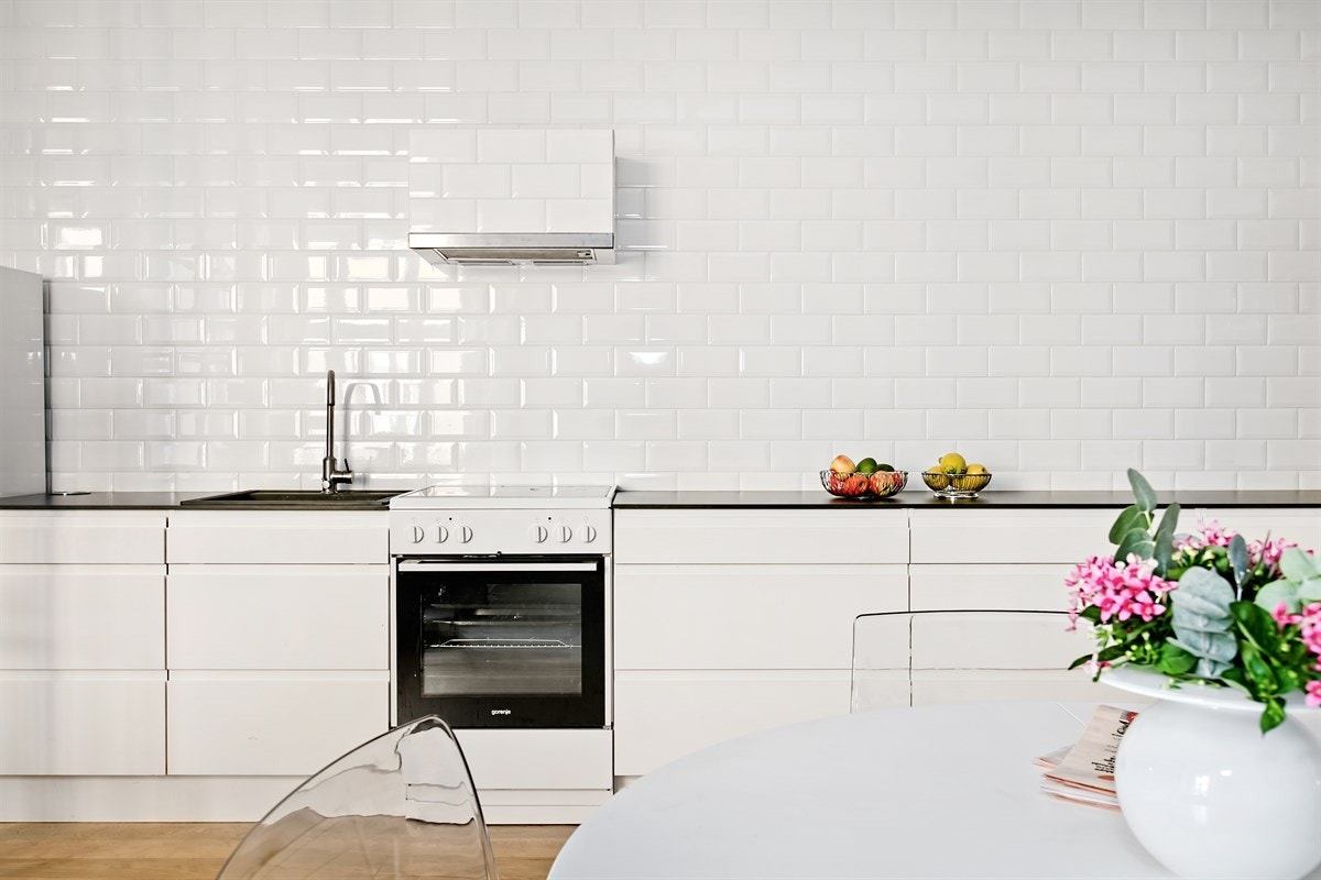 Her har du godt med skap- og benkeplass slik at det er tilrettelagt for matlagning. Galleribilde