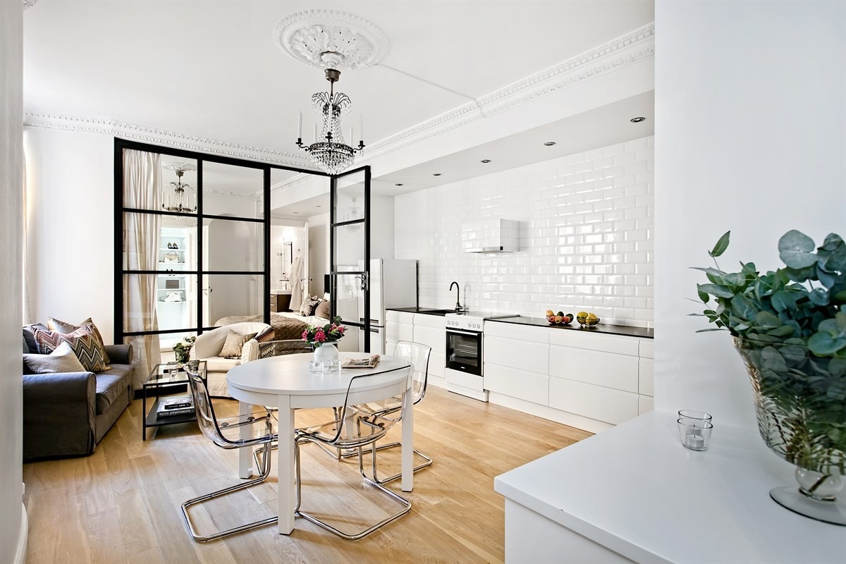 I stuen har du godt med plass til stue- og spisestuemøblement slik at du kan invitere gjester til ditt nye hjem. Galleribilde