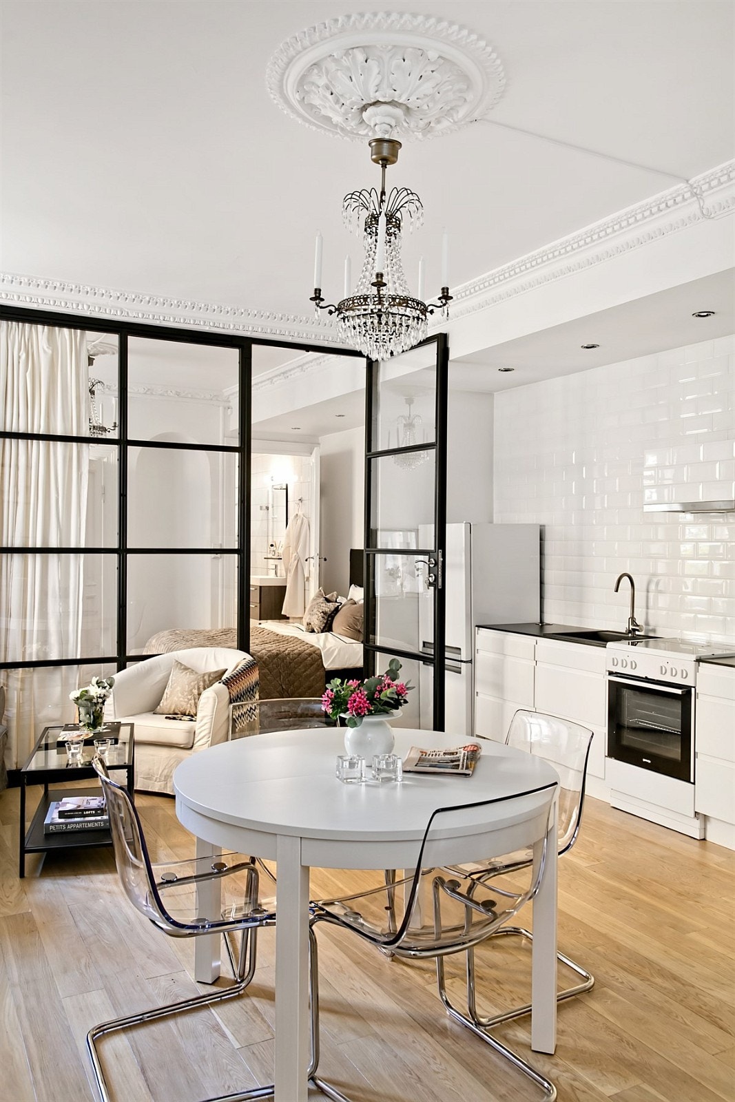 Stukkatur og rosett. Galleribilde