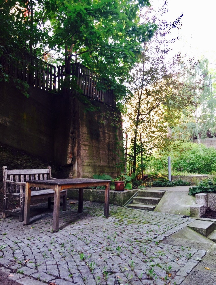 Bakgård Galleribilde