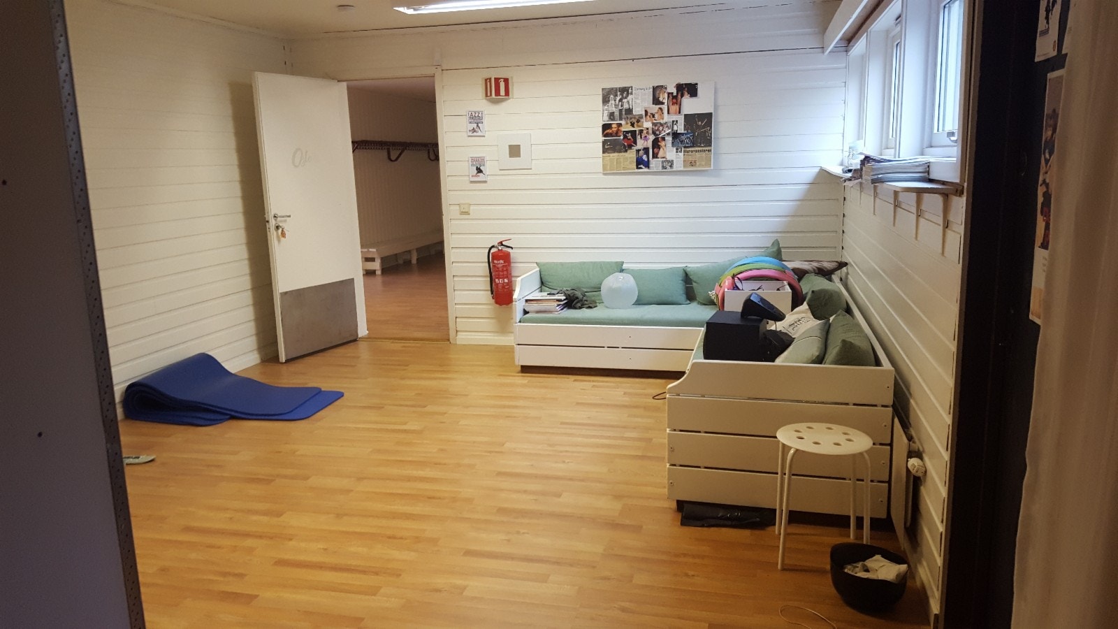 Venter rom inkludert Galleribilde